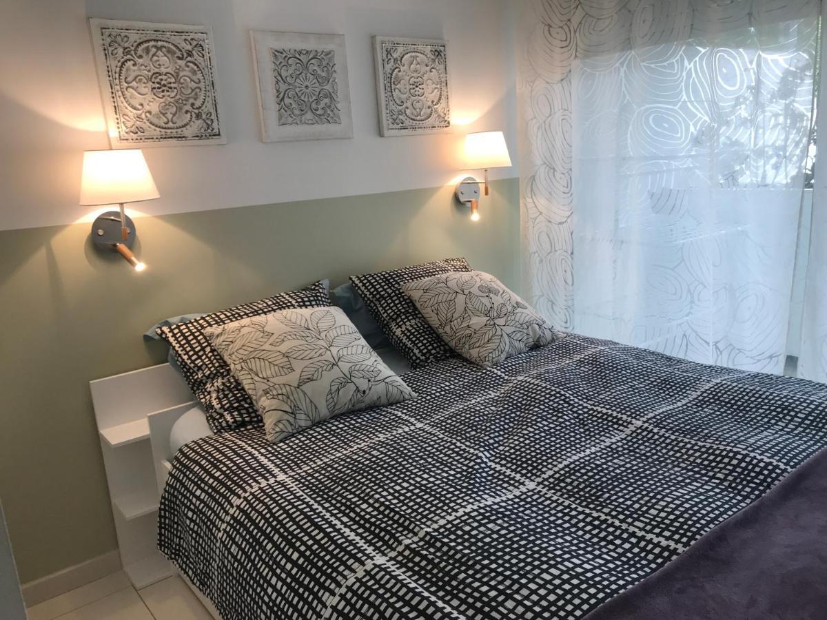 Apartment App Le Rocazur Avec Piscine Et Parking En Bord De A 500m Du Centre Menton